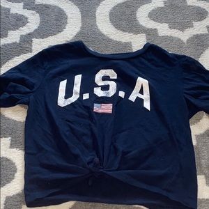Cropped H&M USA shirt